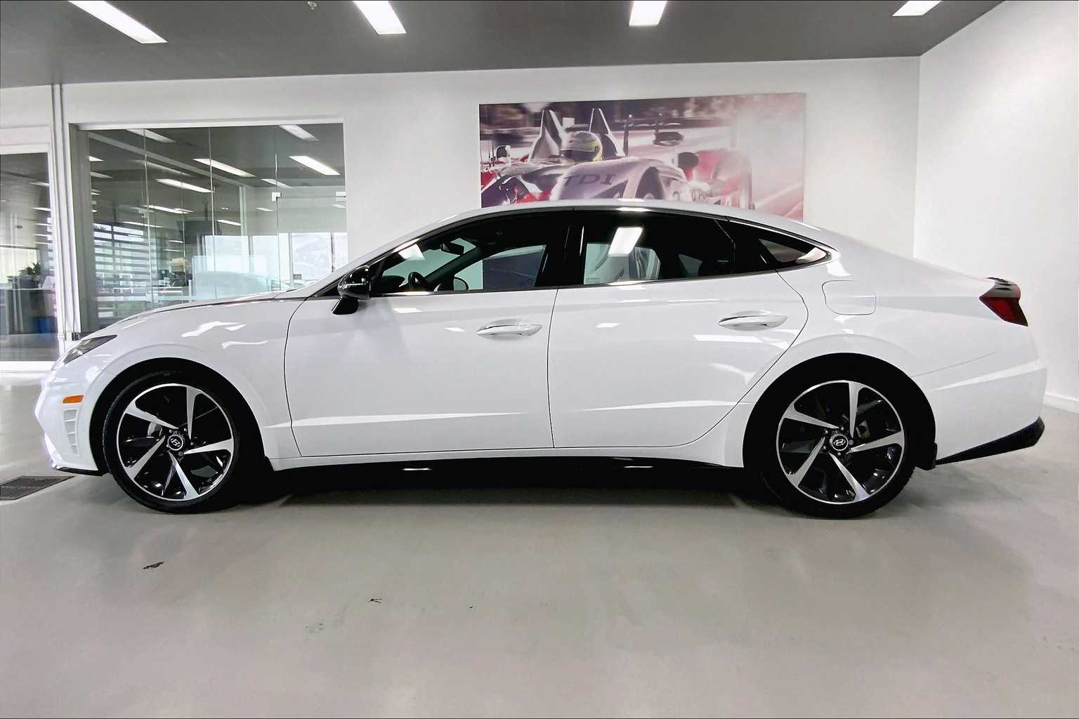 2023 Hyundai Sonata SEL Plus photo 3