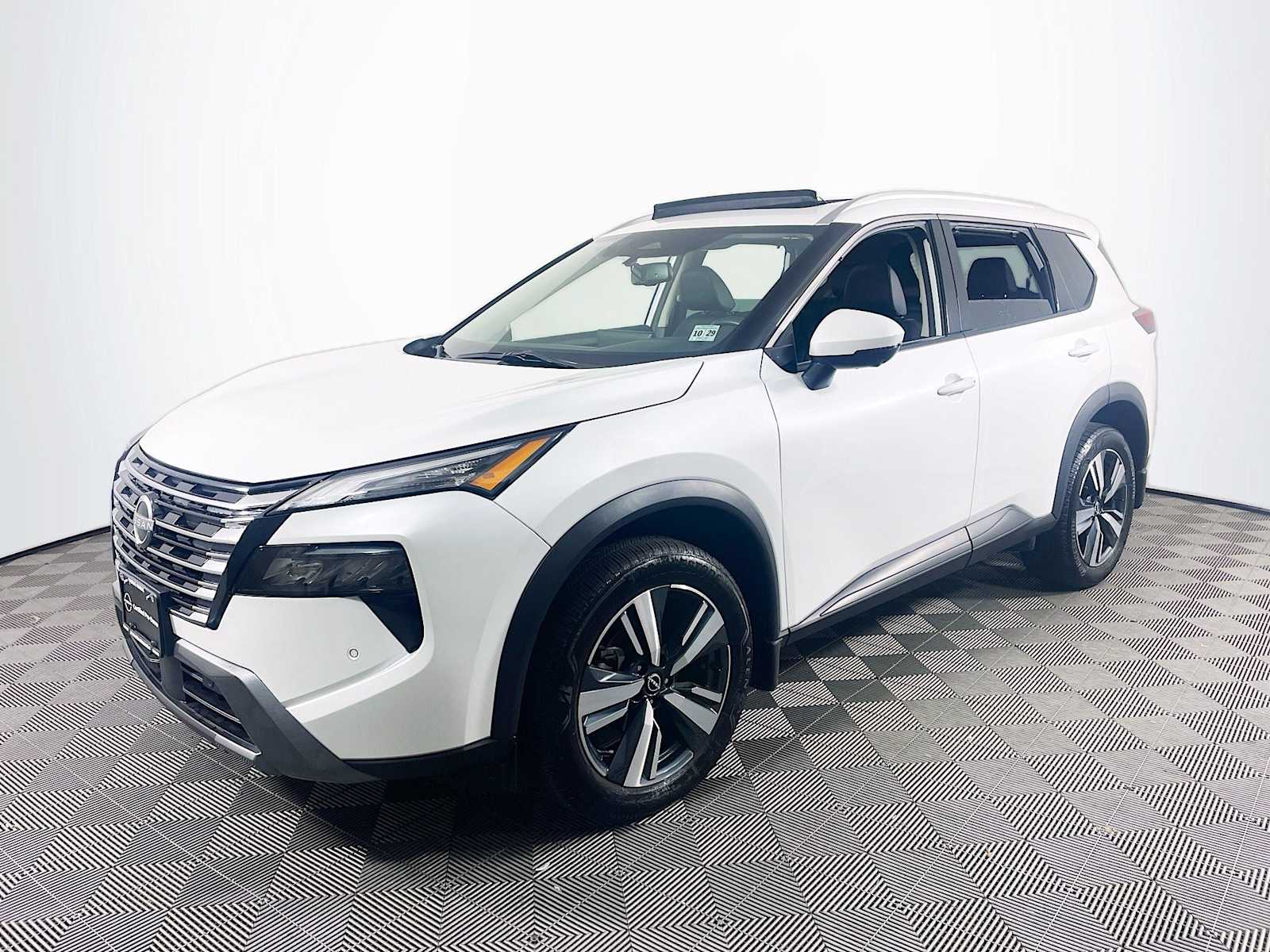 2024 Nissan Rogue SL's photo