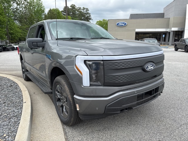 2025 Ford F-150 Lightning photo 2