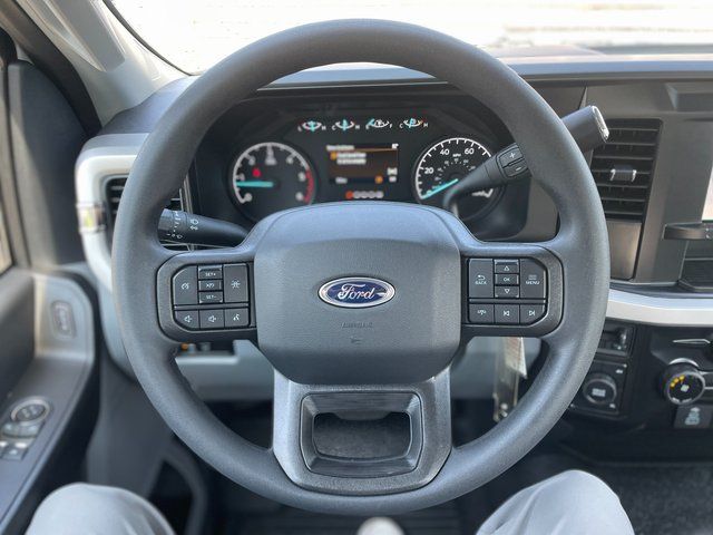 2025 Ford F-350 Super Duty Chassis Cab XL