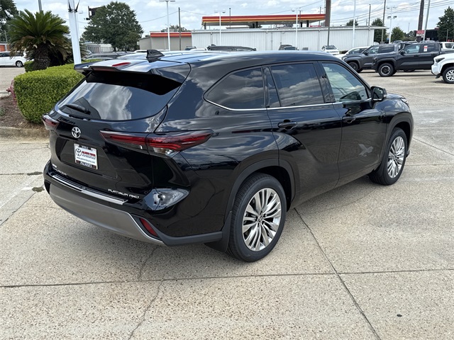 2025 Toyota Highlander Platinum photo 3