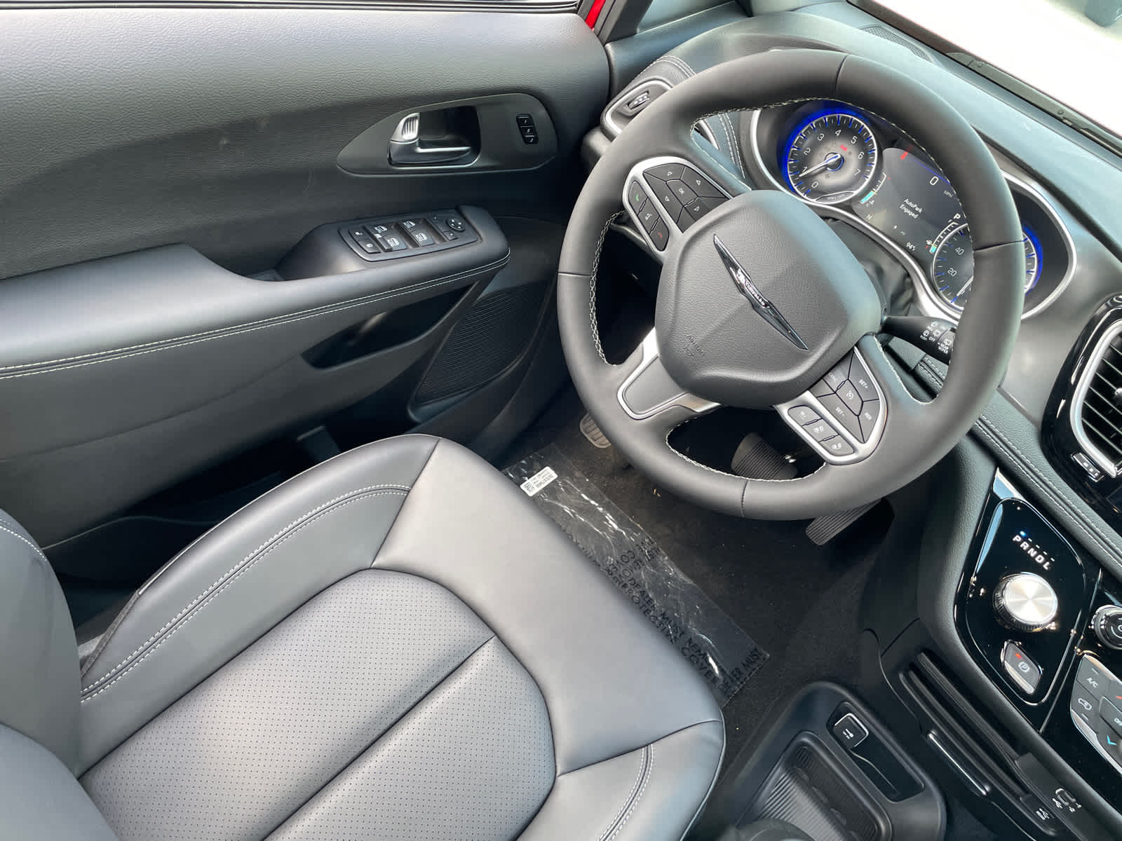2026 Chrysler Pacifica photo 17