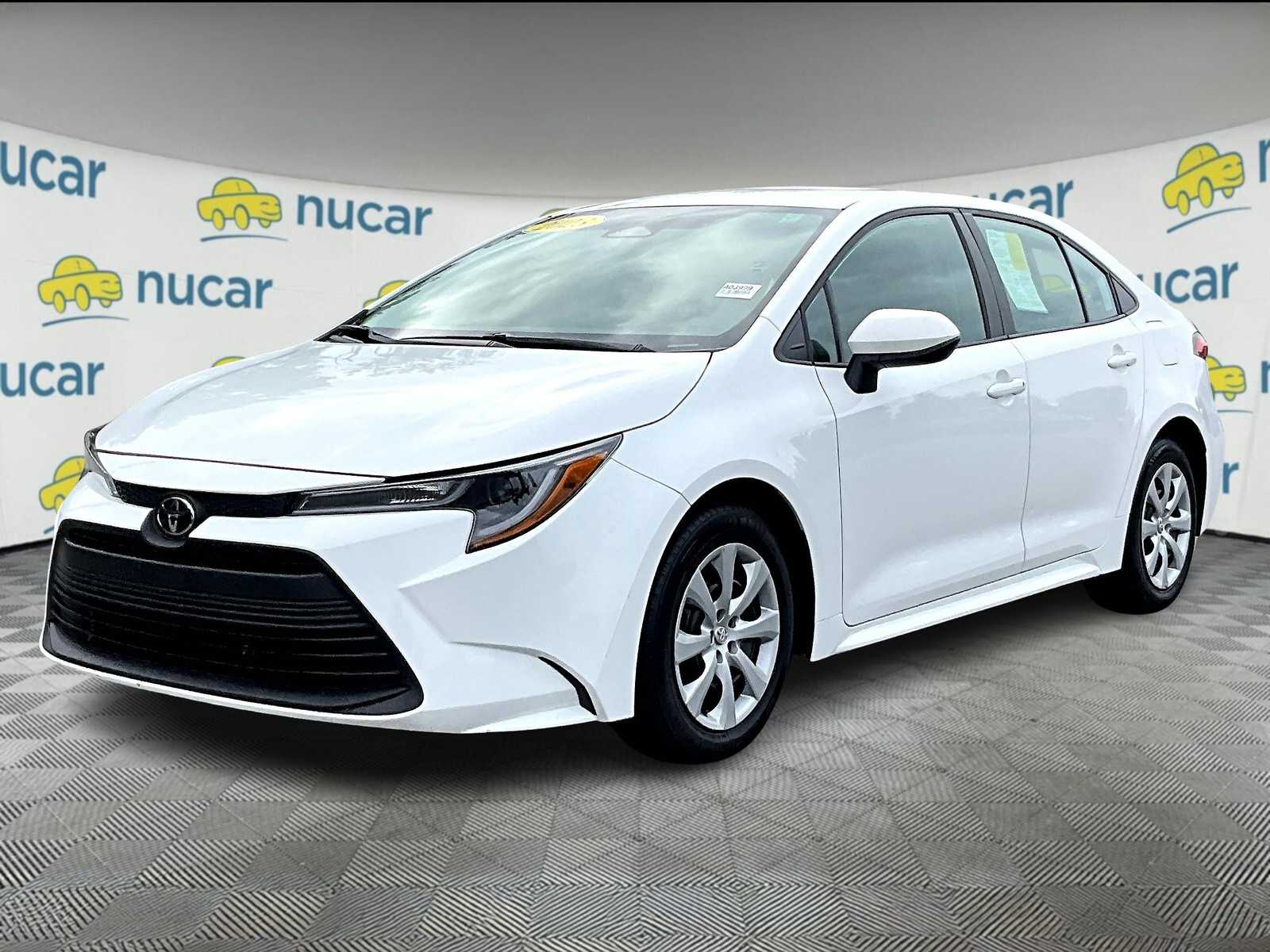 2023 Toyota Corolla LE photo 3