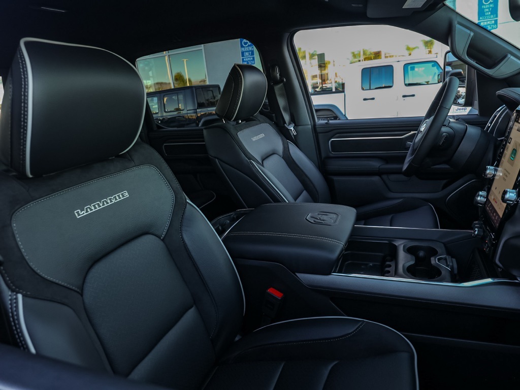 New 2026 Granite Crystal Metallic Clear-Coat Exterior Paint RAM Laramie image 19