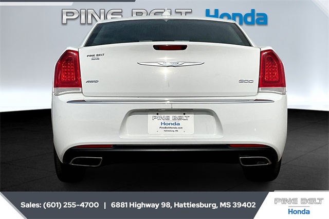 2022 Chrysler 300 Touring photo 4