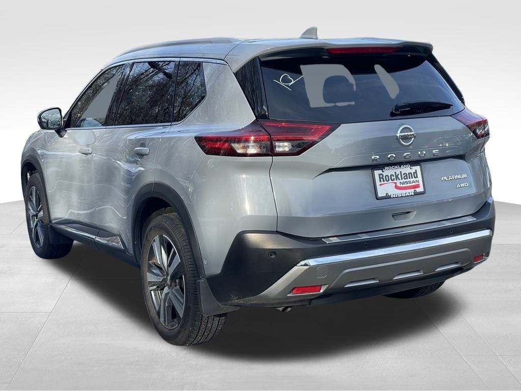2023 Nissan Rogue Platinum photo 3