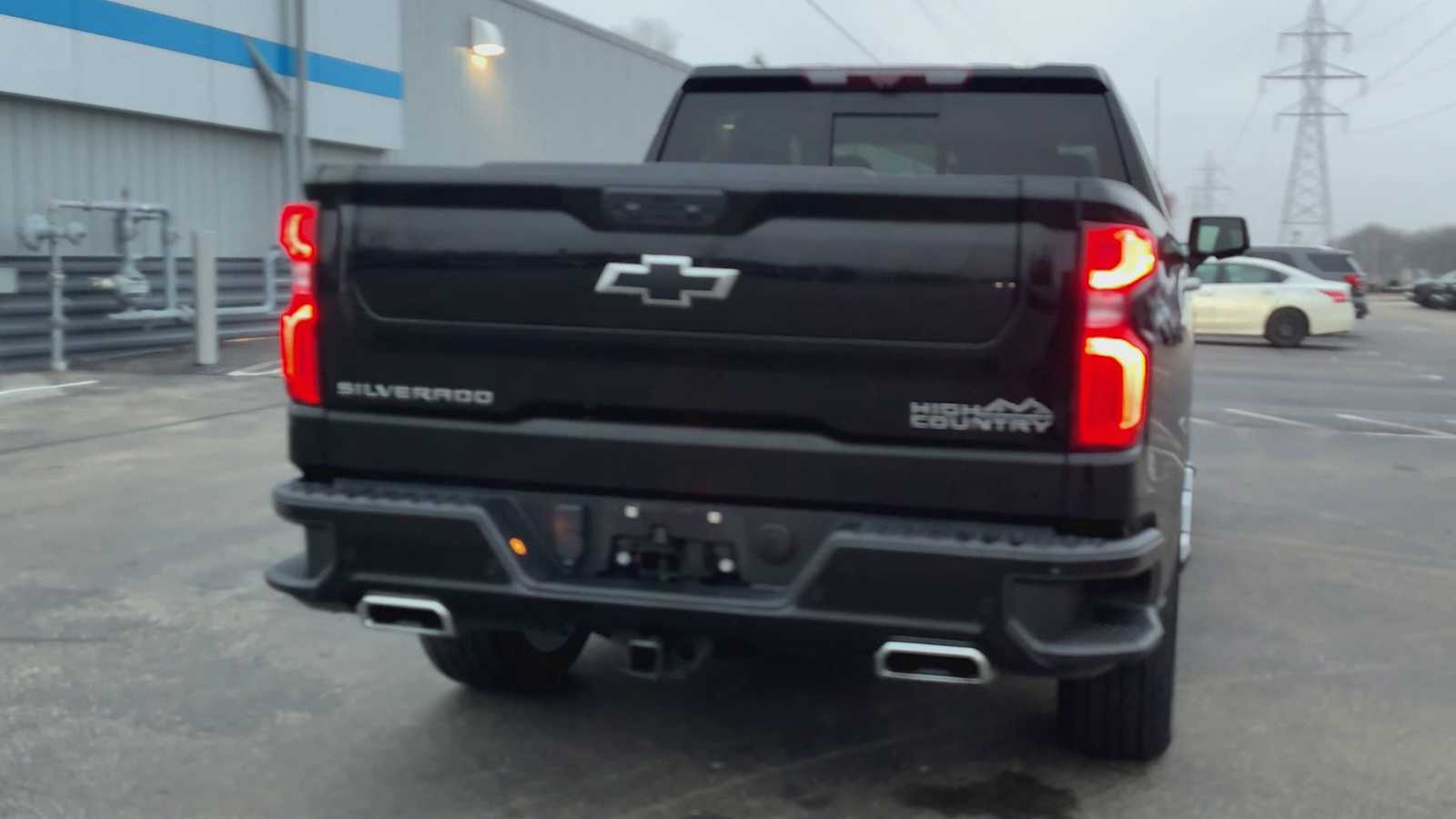 2022 Chevrolet Silverado 1500 High Country photo 3