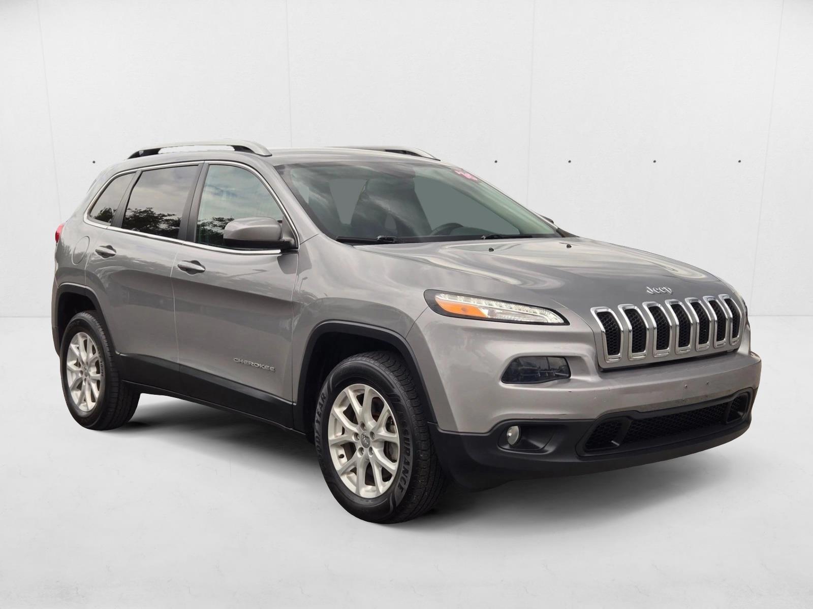 2016 Jeep Cherokee Latitude photo 3