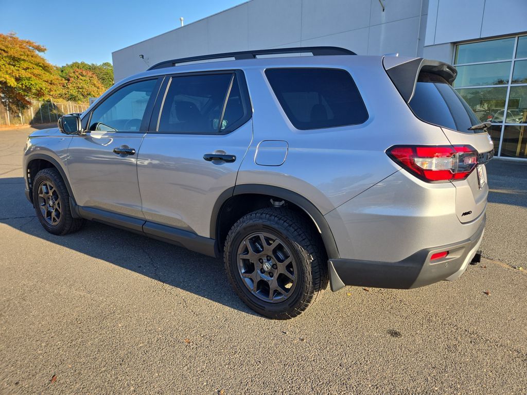 2024 Honda Pilot TrailSport photo 3