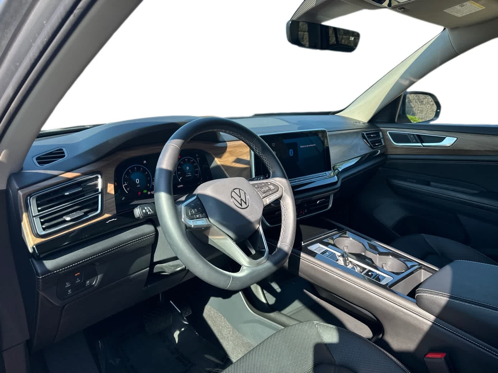 2024 Volkswagen Atlas SE Technology photo 2