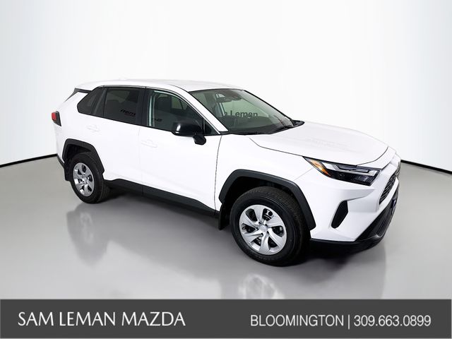 2024 Toyota RAV4 LE's photo