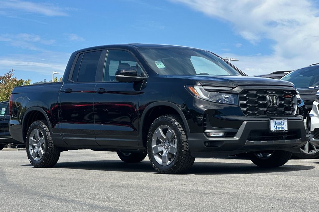 2025 Honda Ridgeline TrailSport photo 2
