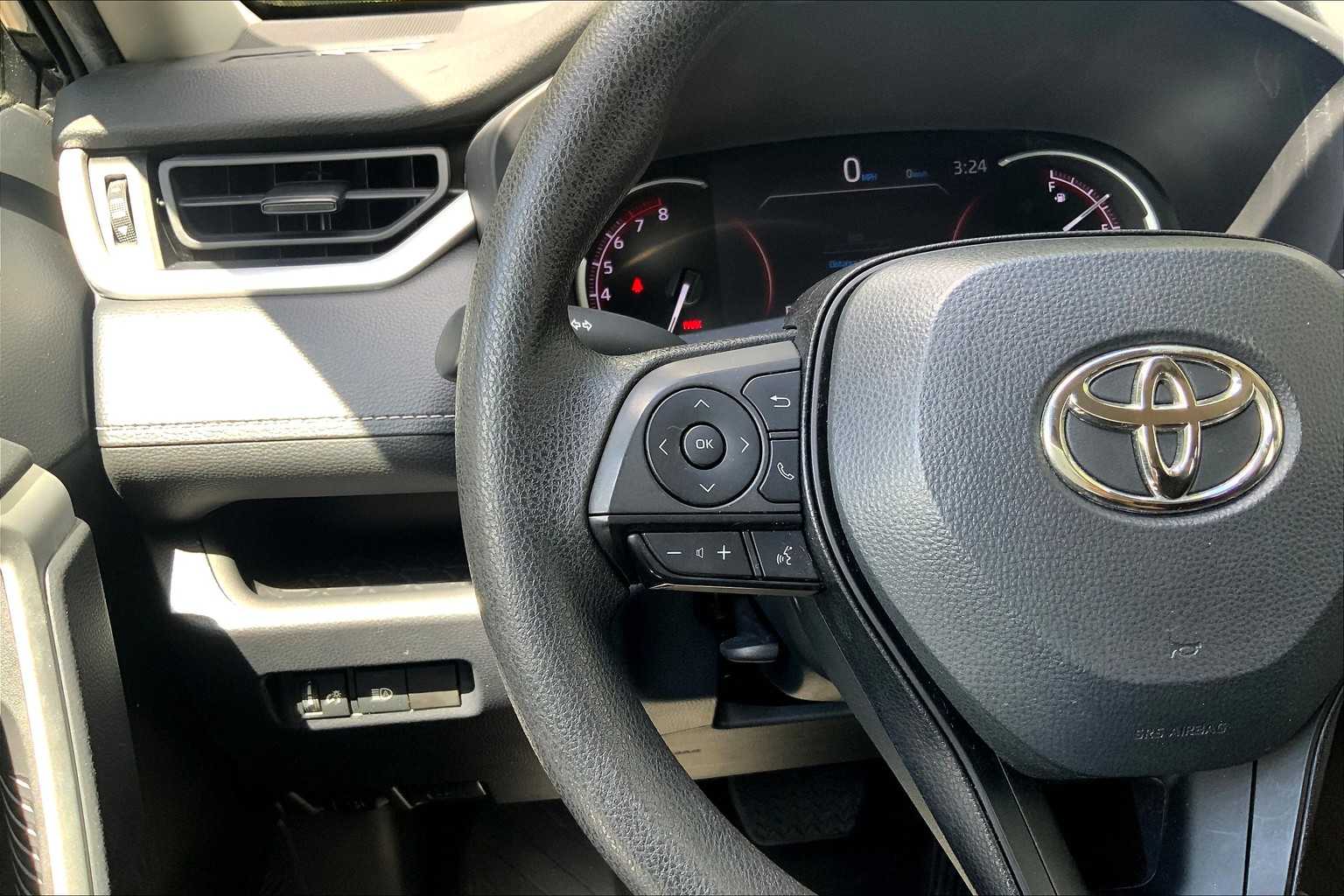 2023 Toyota RAV4 XLE photo 22