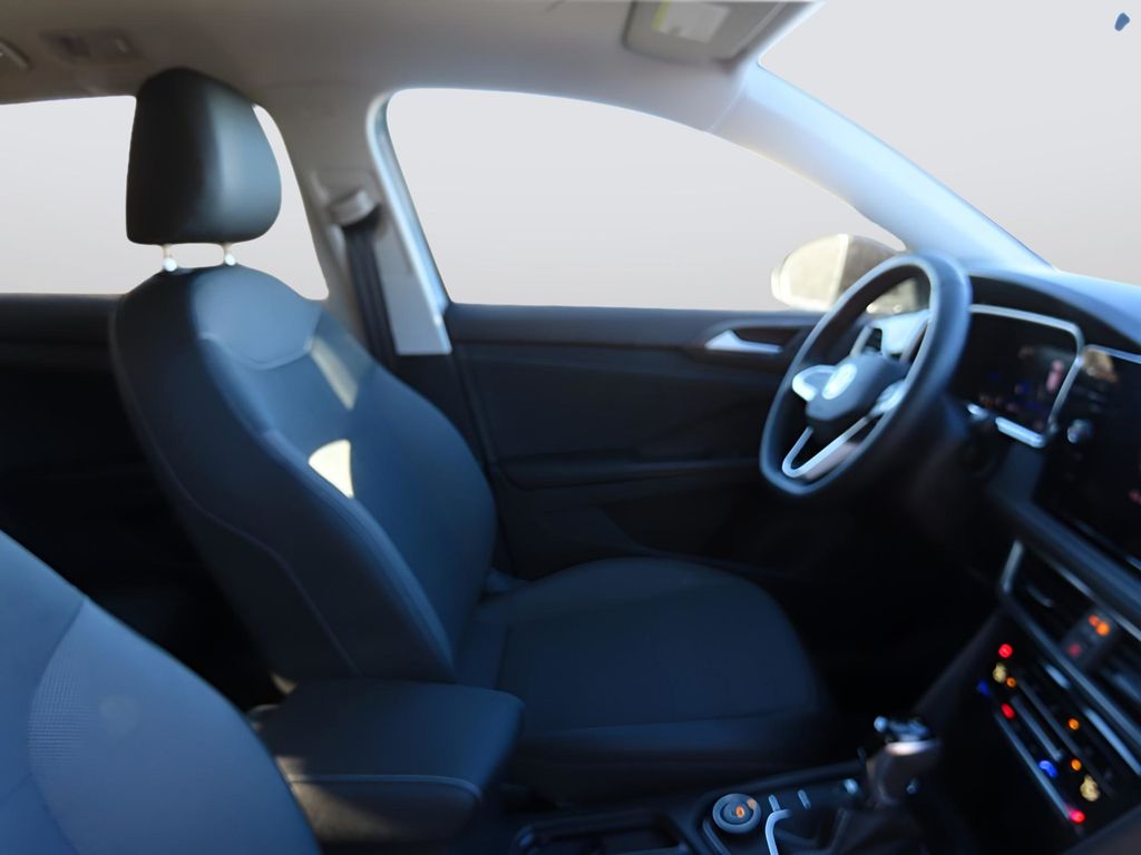 2025 Volkswagen Taos SE photo 10