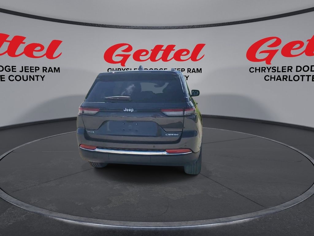2025 Jeep Grand Cherokee Laredo photo 2