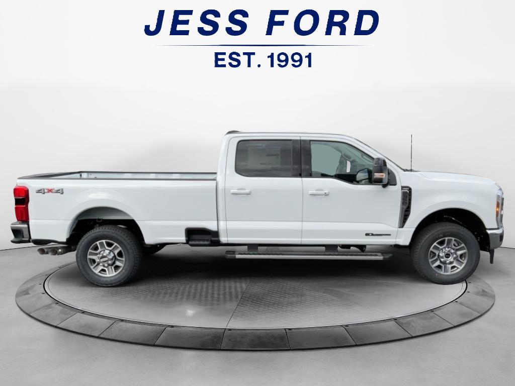 2026 Ford F-350 Lariat photo 2