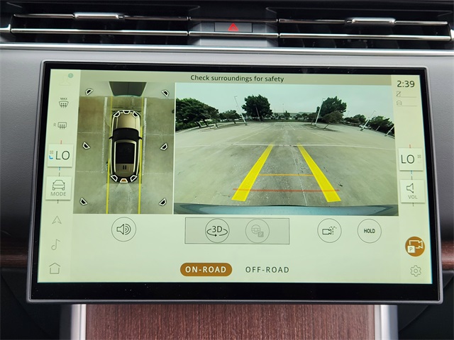 2025 Land Rover Range Rover SE photo 11