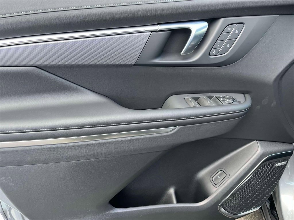 2025 Buick Enclave Sport Touring photo 18