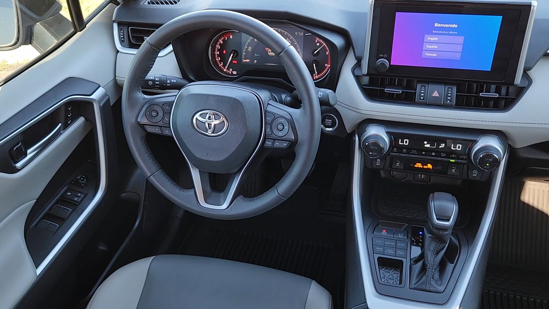 2023 Toyota RAV4 XLE Premium photo 5