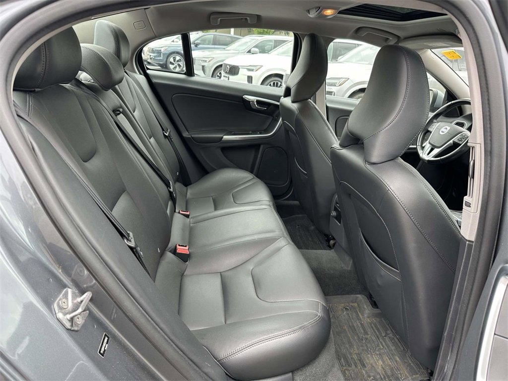 2016 Volvo S60 T5 Drive-E Premier photo 10