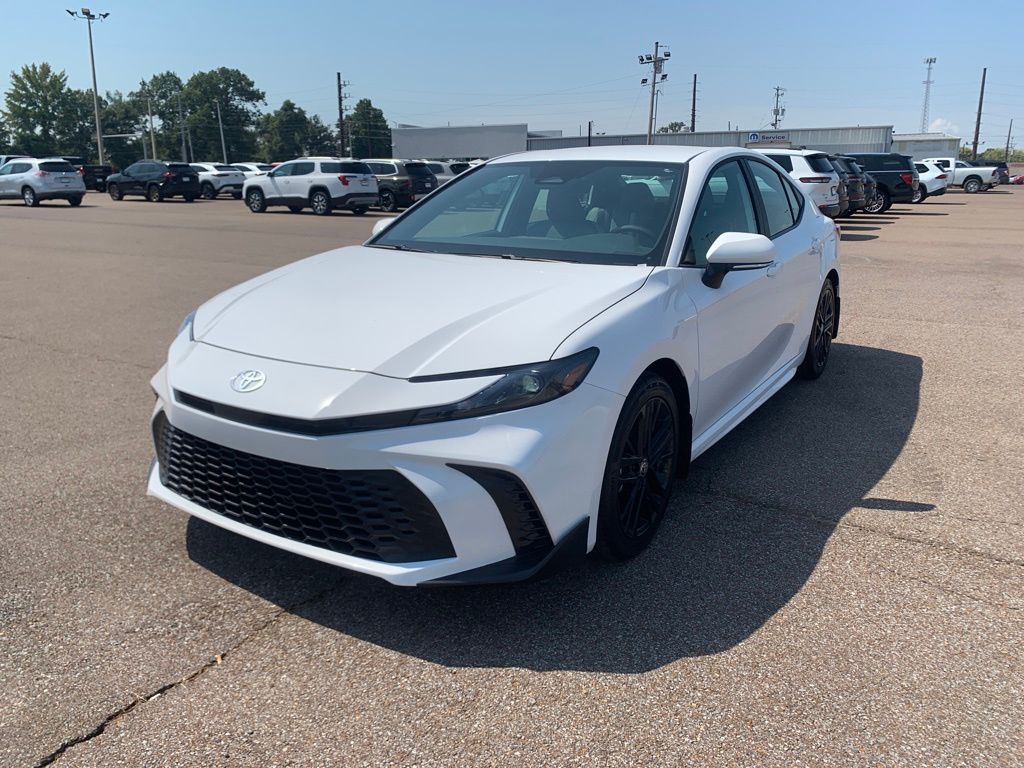2025 Toyota Camry SE photo 3