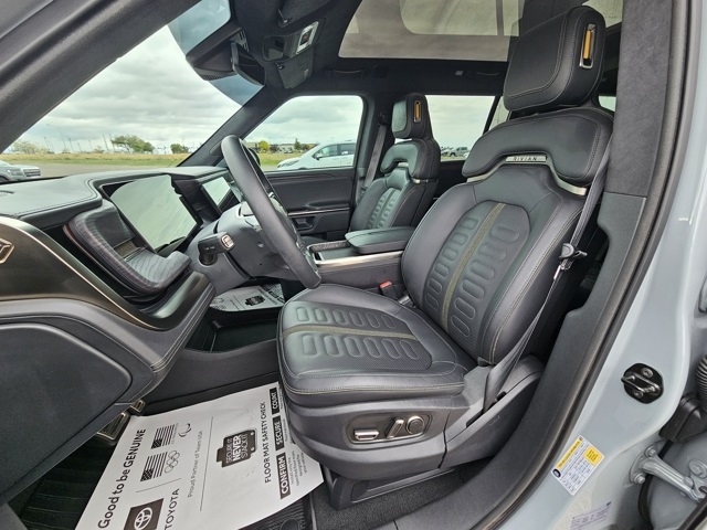 2023 Rivian R1S Adventure photo 13