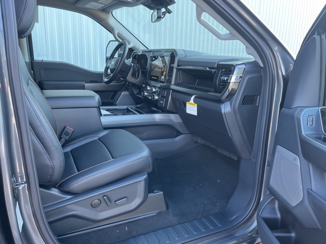 2026 Ford F-350 Lariat photo 2