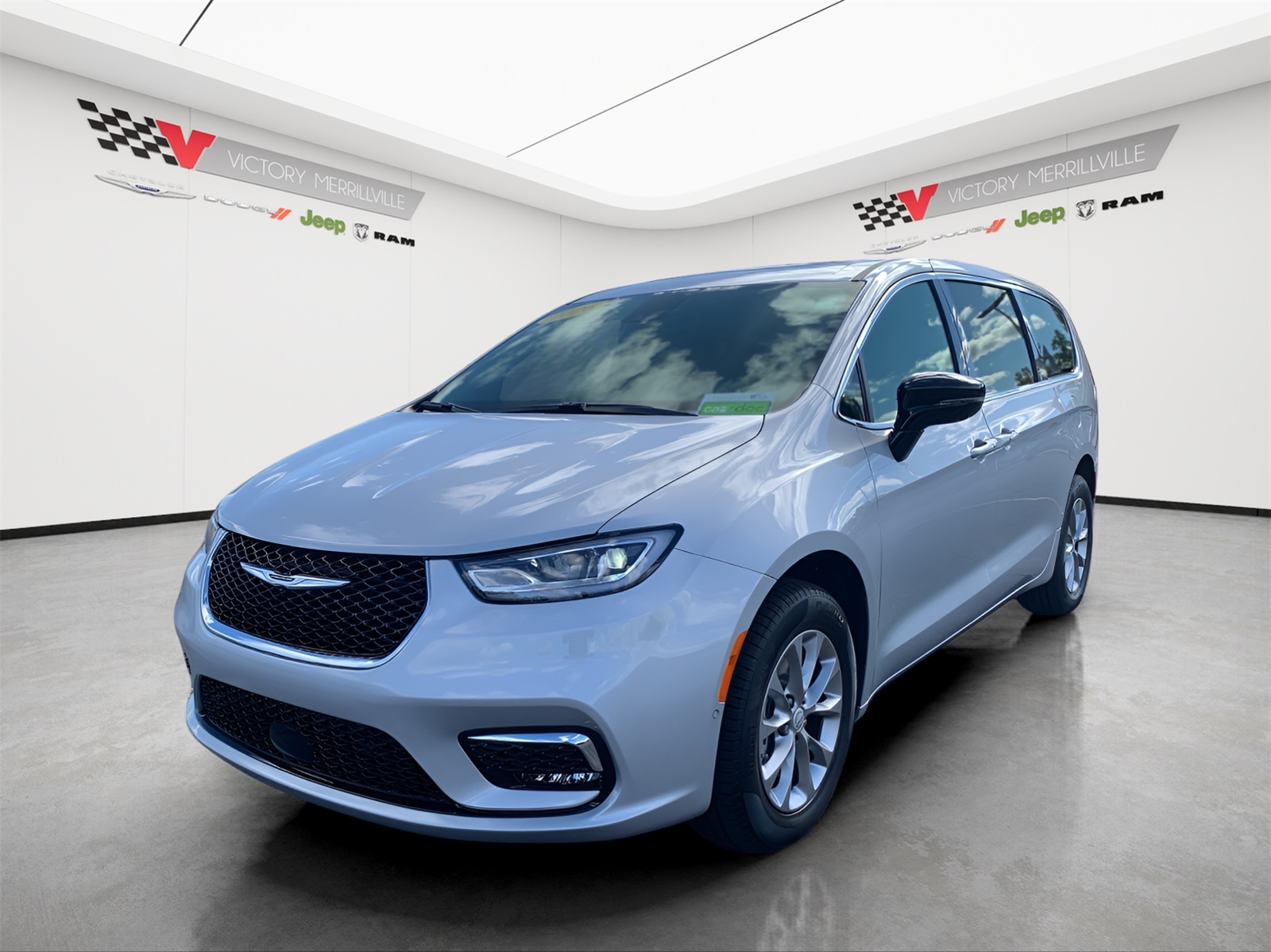 2026 Chrysler Pacifica Select's photo