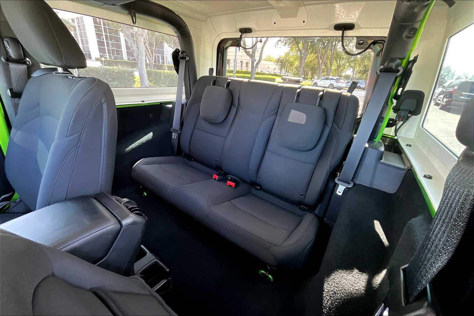 2019 Jeep Wrangler Sport S photo 18
