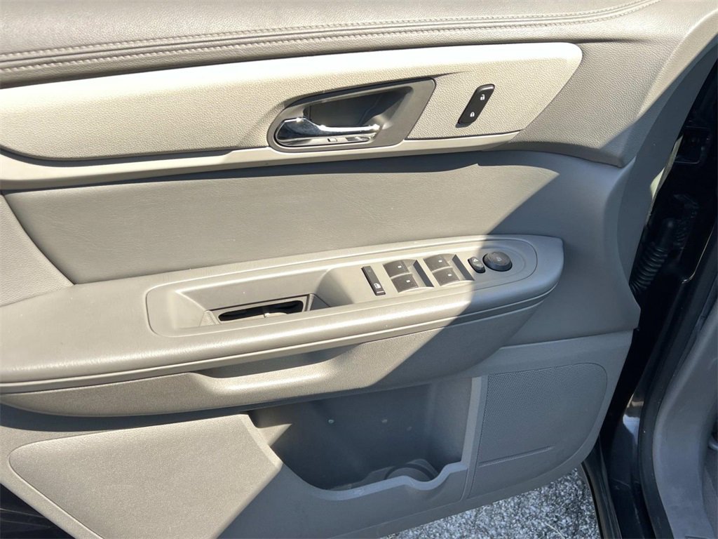 2017 Chevrolet Traverse LS photo 12