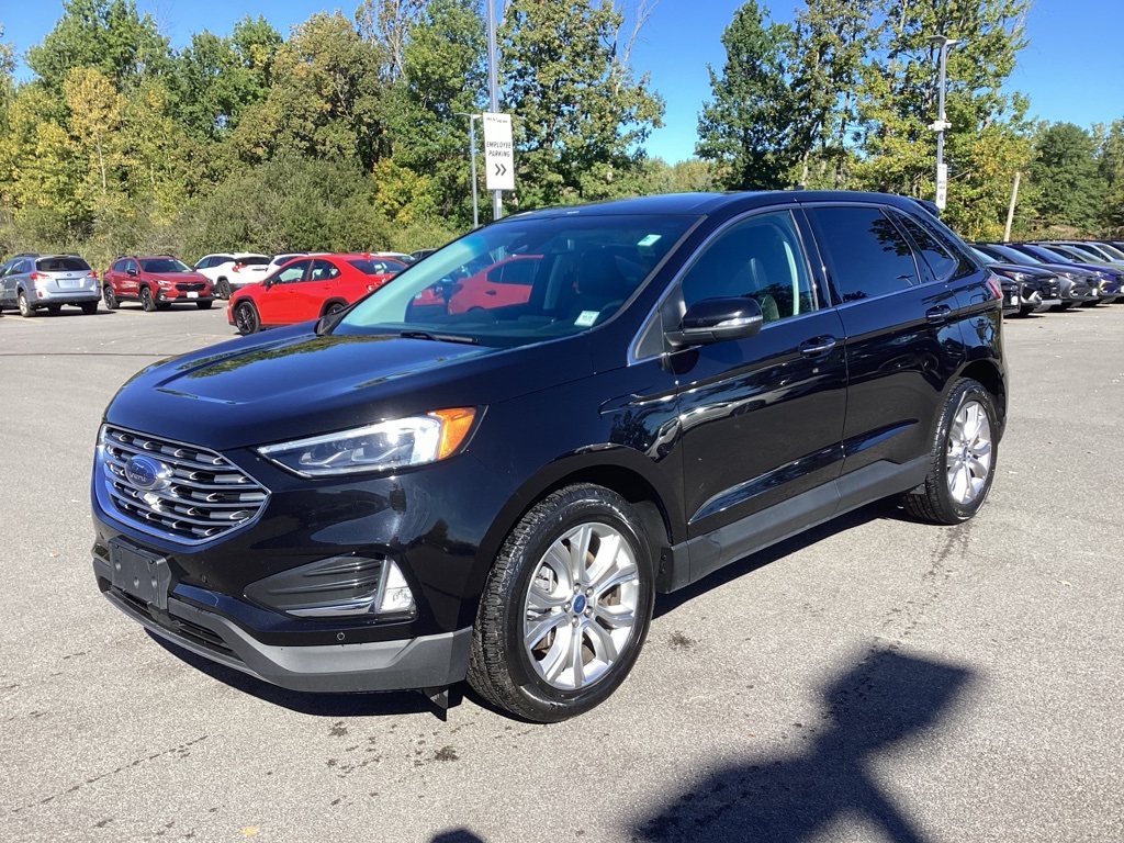 2022 Ford Edge Titanium photo 2