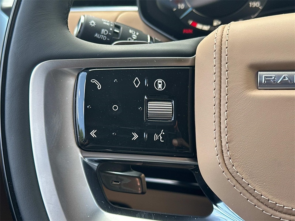 2025 Land Rover Range Rover SE photo 5