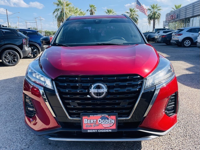 2023 Nissan Kicks SR photo 2