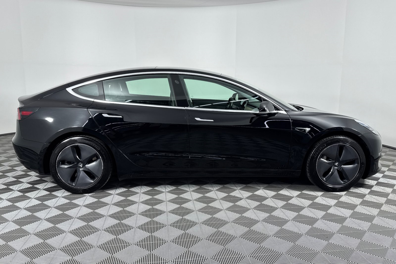 2018 Tesla Model 3 Long Range photo 3