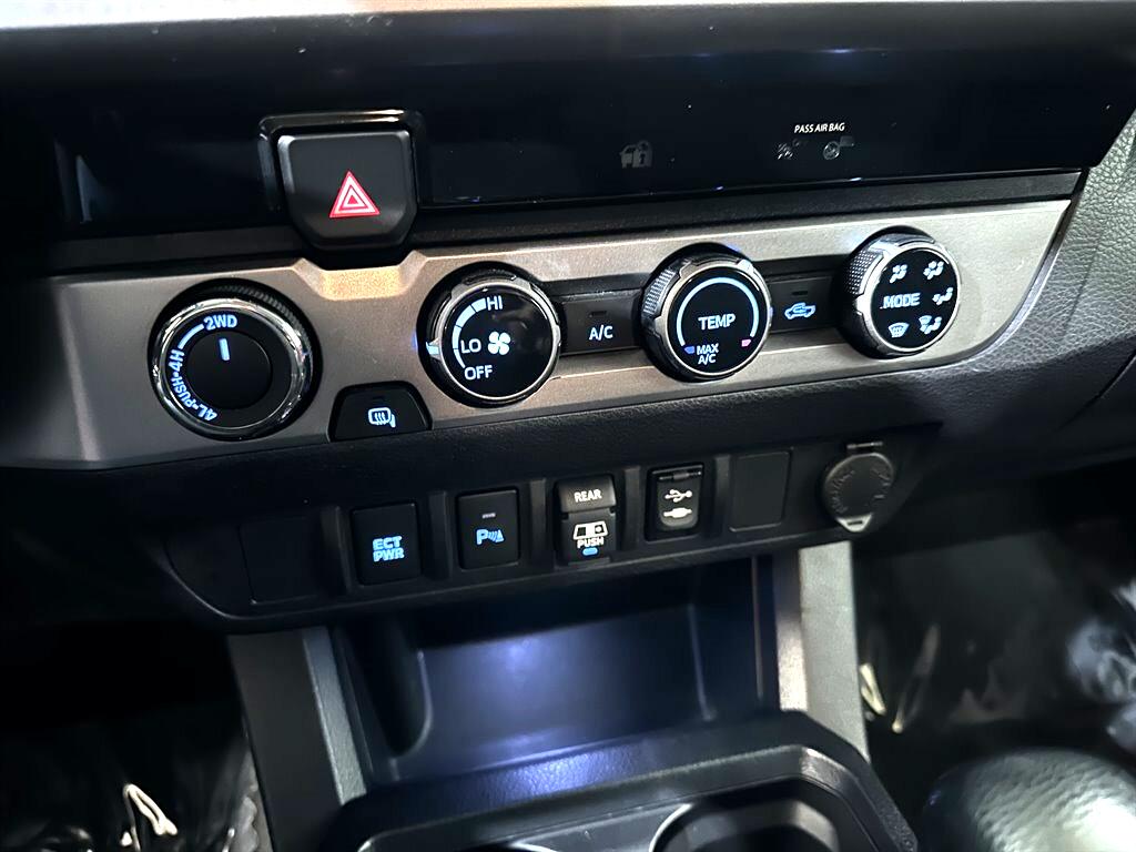 2018 Toyota Tacoma SR5 photo 19