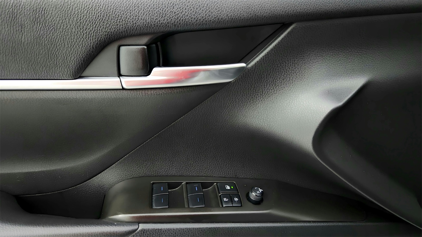 2022 Toyota Camry SE photo 32
