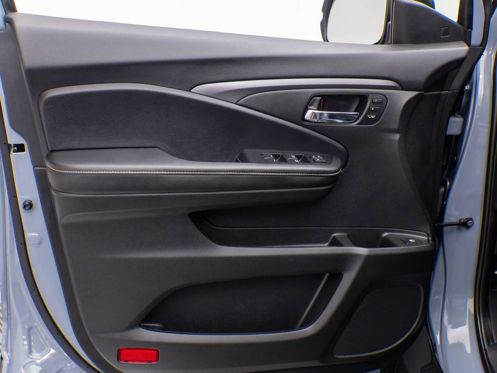 2025 Honda Ridgeline RTL photo 11