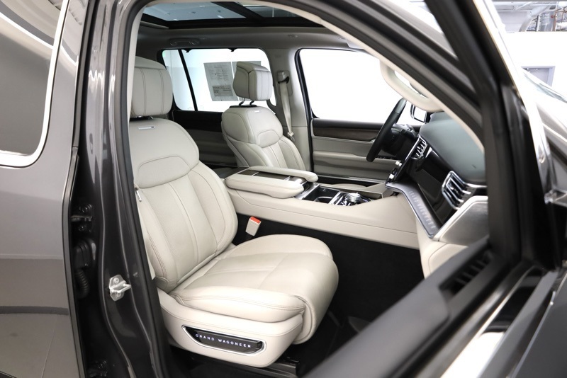 2022 Jeep Grand Wagoneer I photo 32