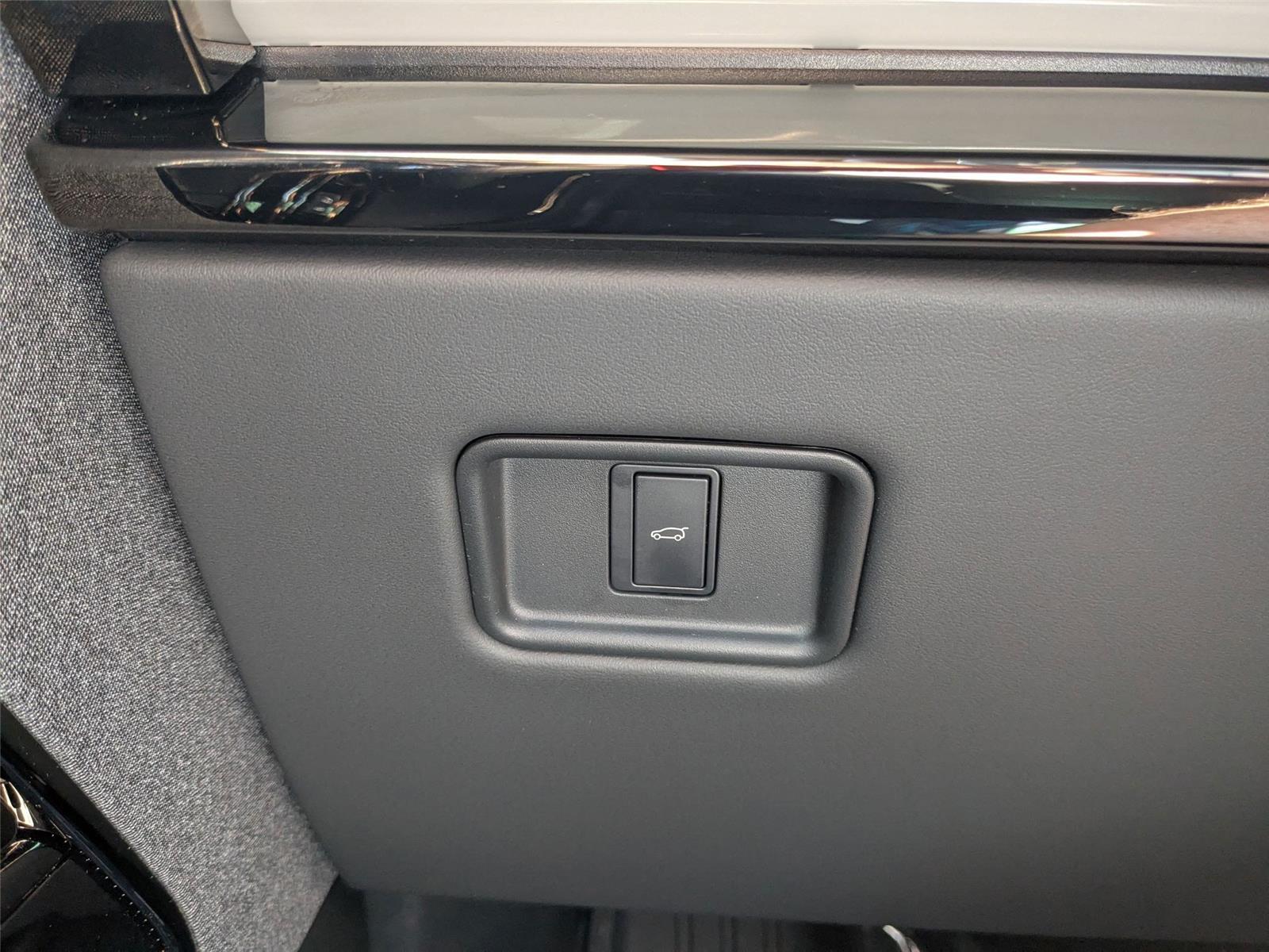 2025 Land Rover Range Rover Sport P360 S photo 15