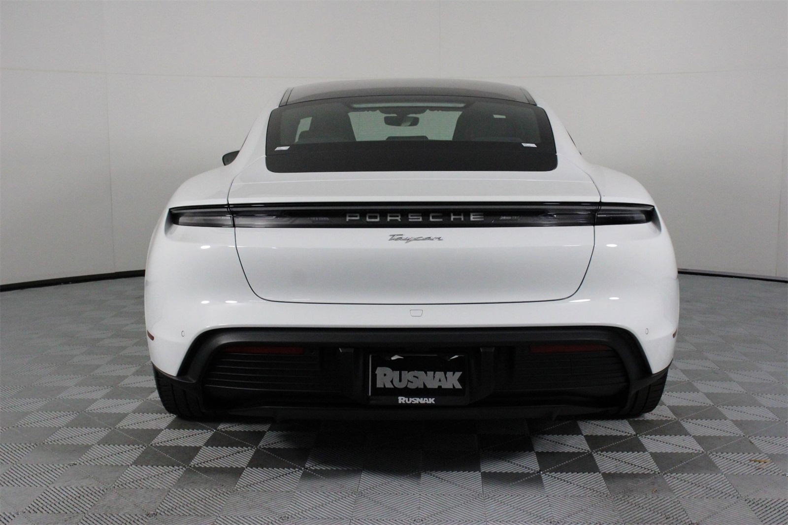 2025 Porsche Taycan photo 6