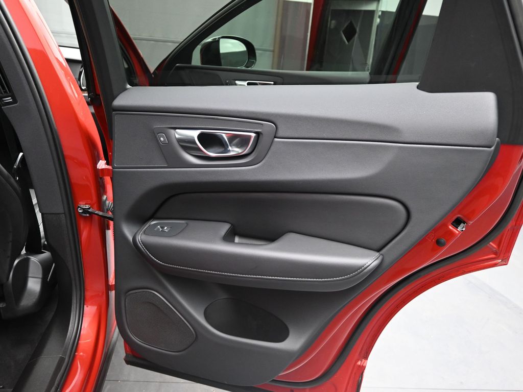2023 Volvo XC60 T8 Ultimate photo 16