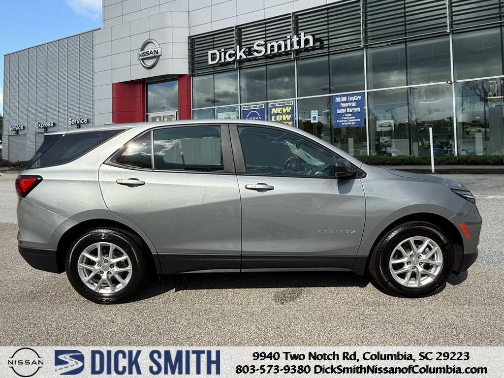 2023 Chevrolet Equinox LS photo 2