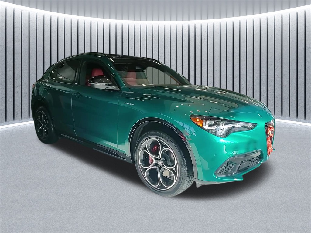 2025 Alfa Romeo Stelvio Base