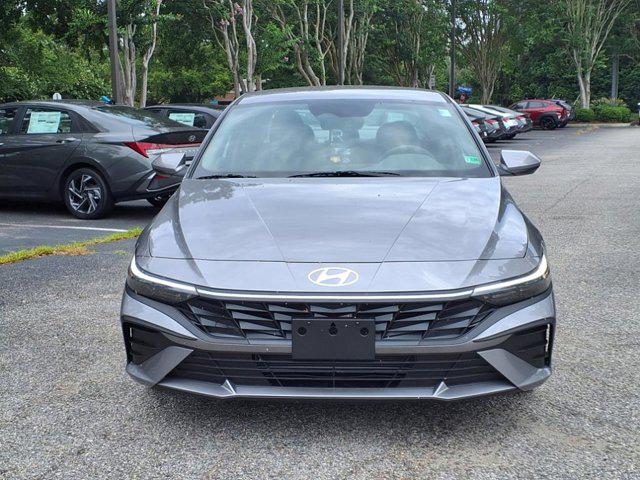 2025 Hyundai Elantra SE photo 2