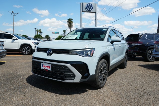 2025 Volkswagen Taos SE's photo