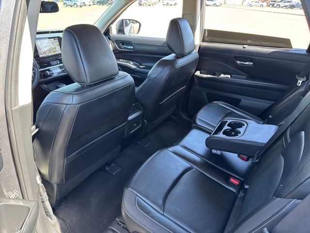 2022 Nissan Pathfinder SL photo 17