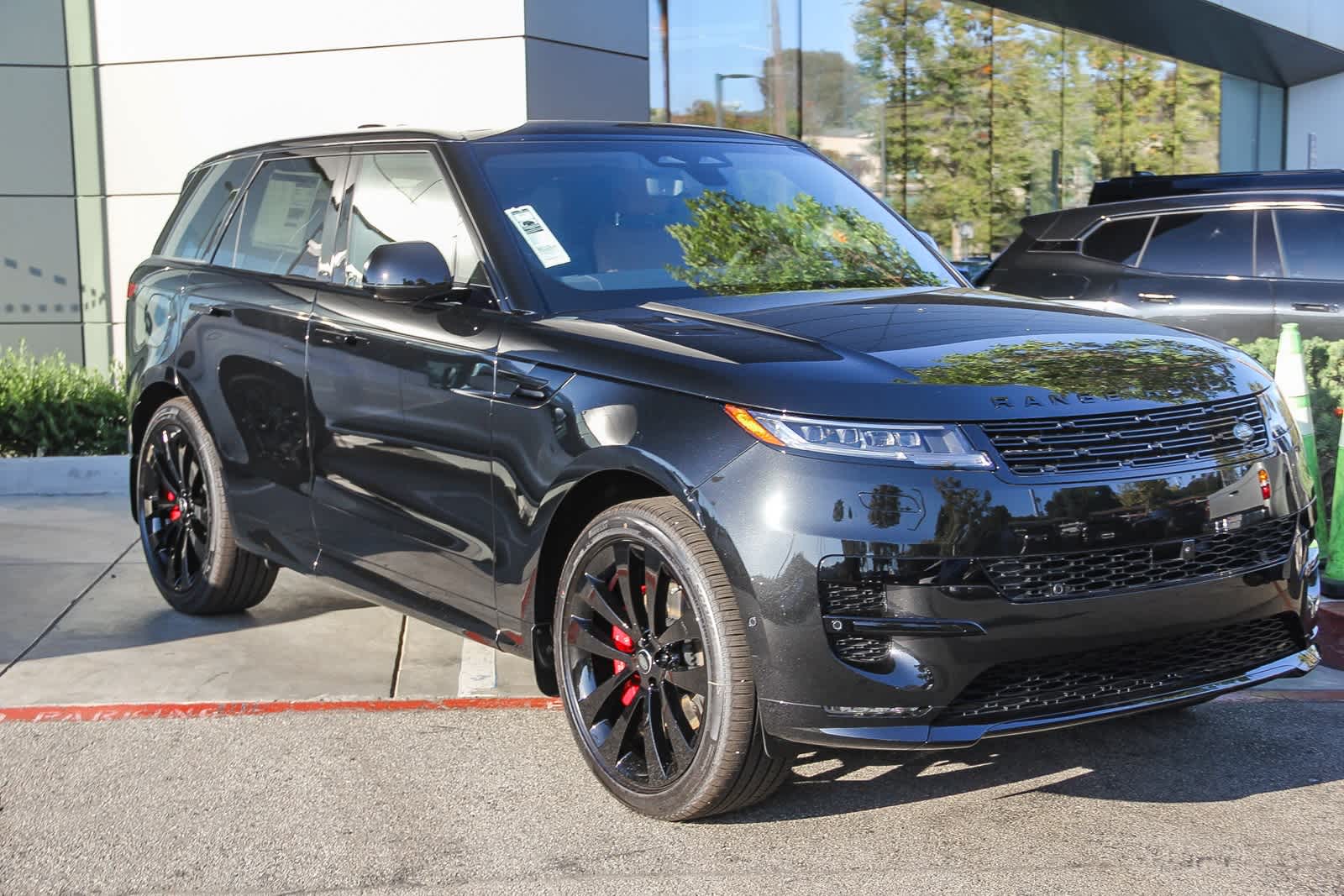 2025 Land Rover Range Rover Sport SE photo 3