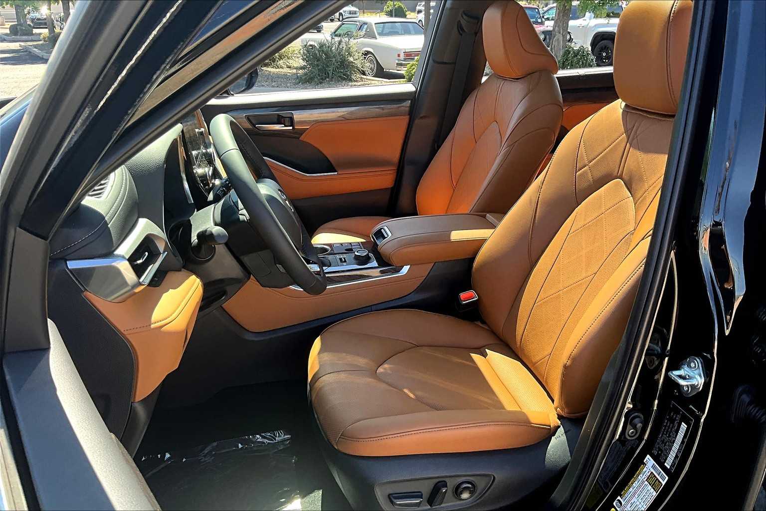 2025 Toyota Highlander Platinum photo 7