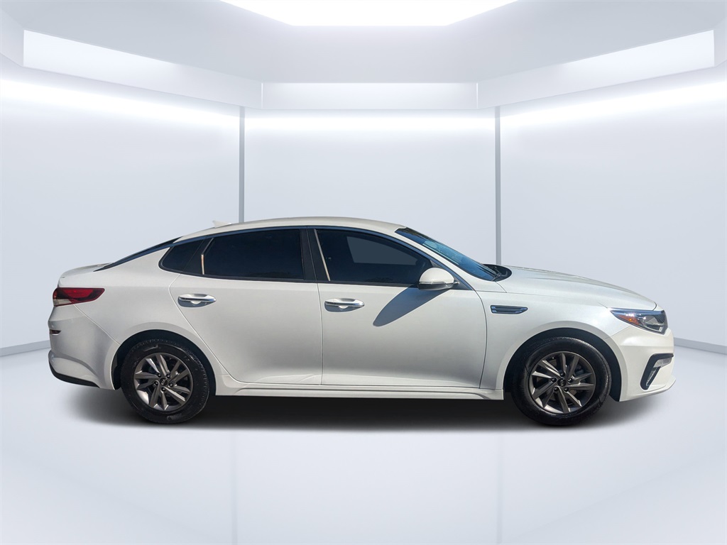 2020 Kia Optima LX photo 2