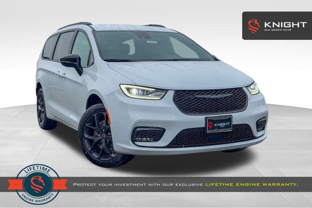 2026 Chrysler Pacifica Select's photo